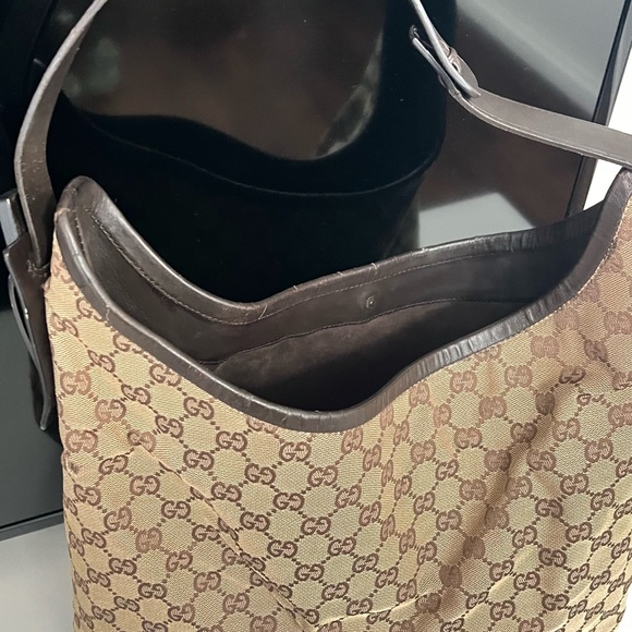 Gucci
GG Canvas Hobo - Picture 8 of 10